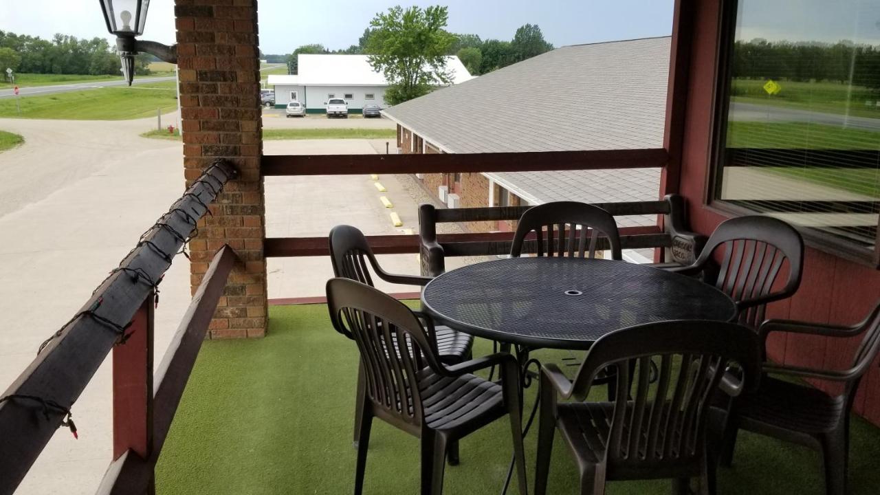 Alexander House Motel Park River 外观 照片